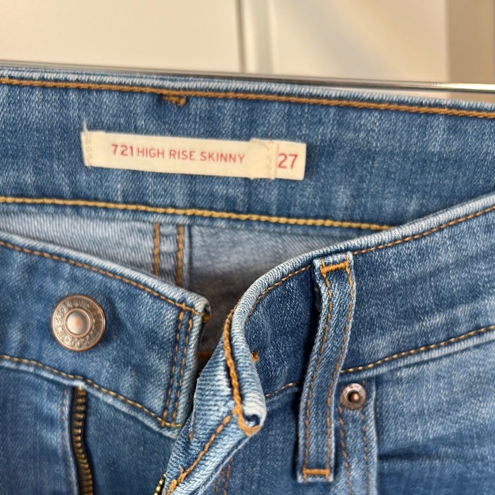 Levi's Women's Blue High Rise Skinny Jeans